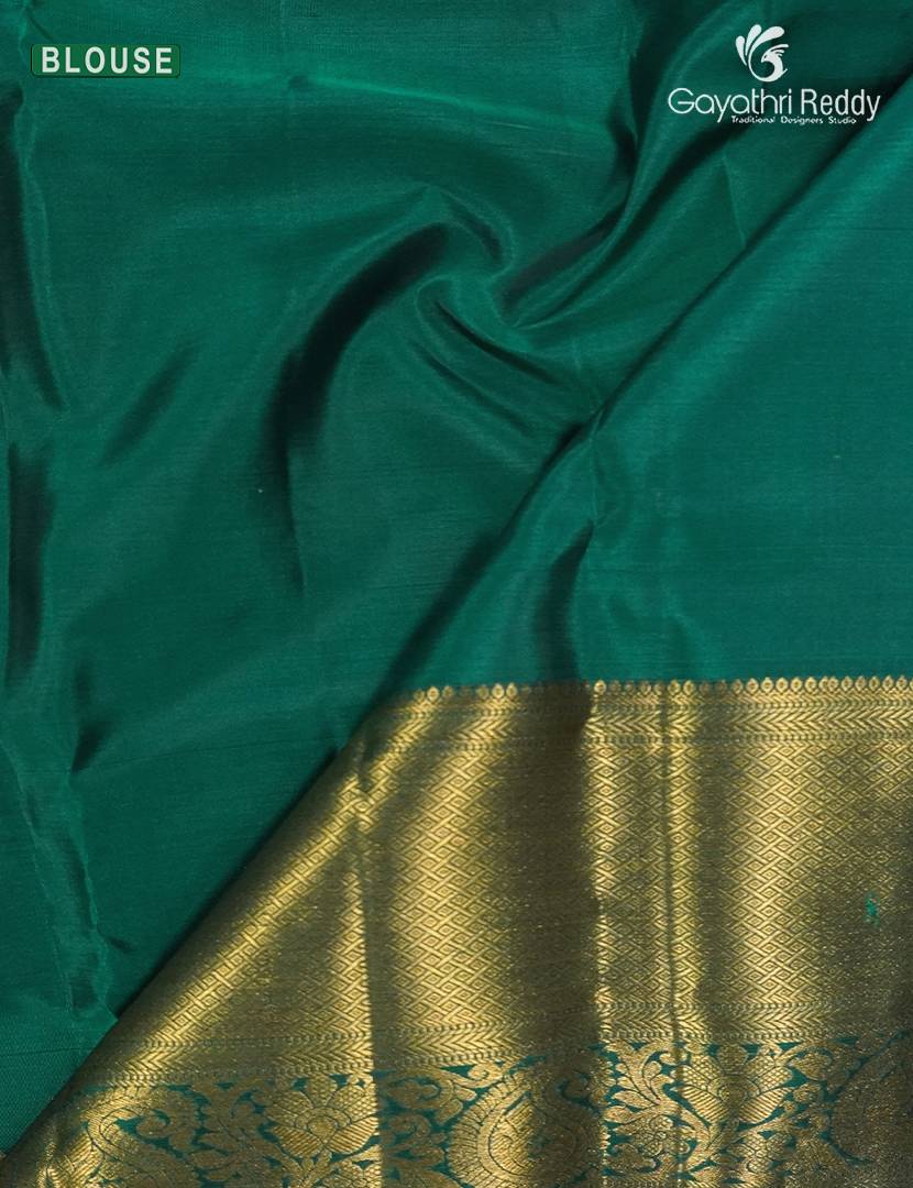 Pure Kanchipuram Silk Saree in Deep Wine and Deep Rama Green