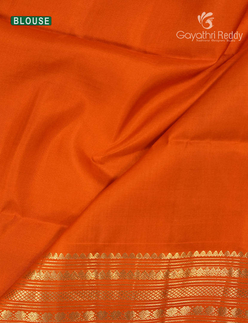 Pure Kanchipuram Vintage Silk Saree in Green and Orange