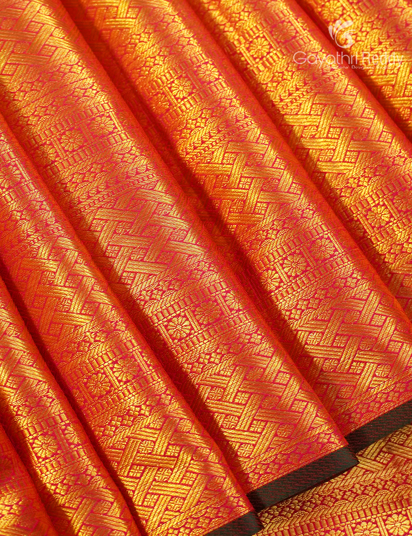 Pure Kanchipuram Silk Bridal Saree in Dual tone Orange and Red