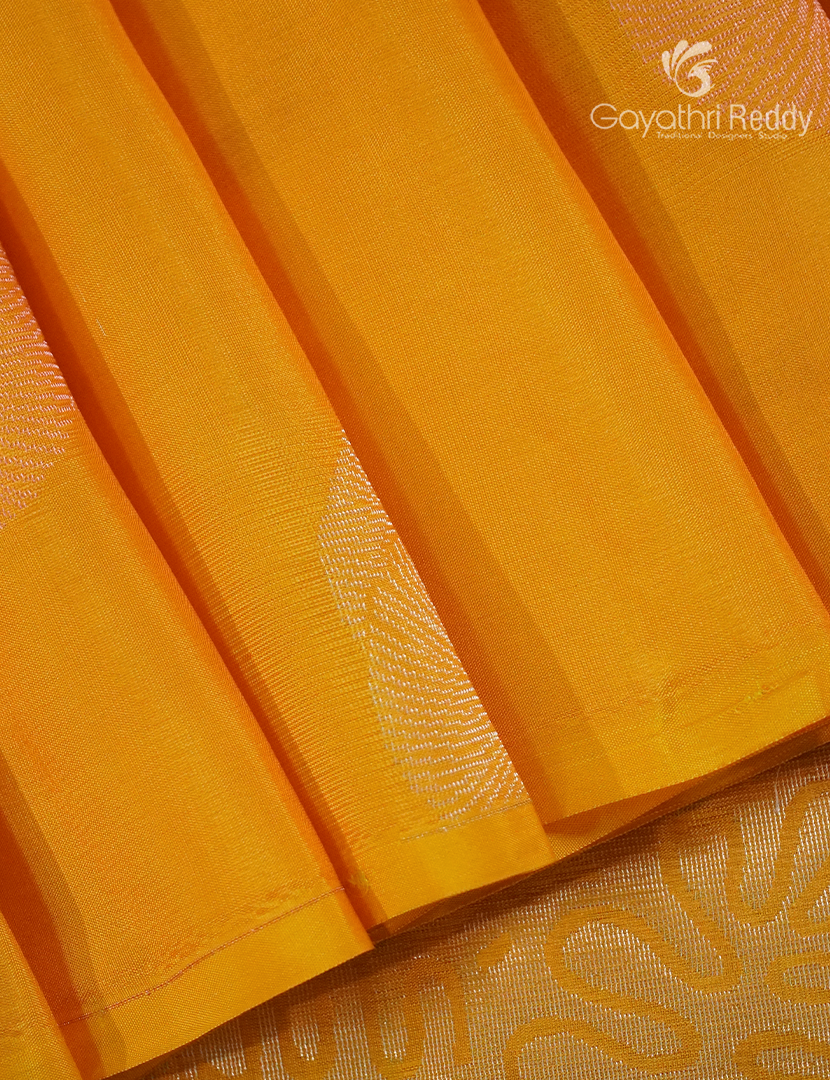 Pure Kanchipuram Silk  Saree in Yellow ( Butta Style )