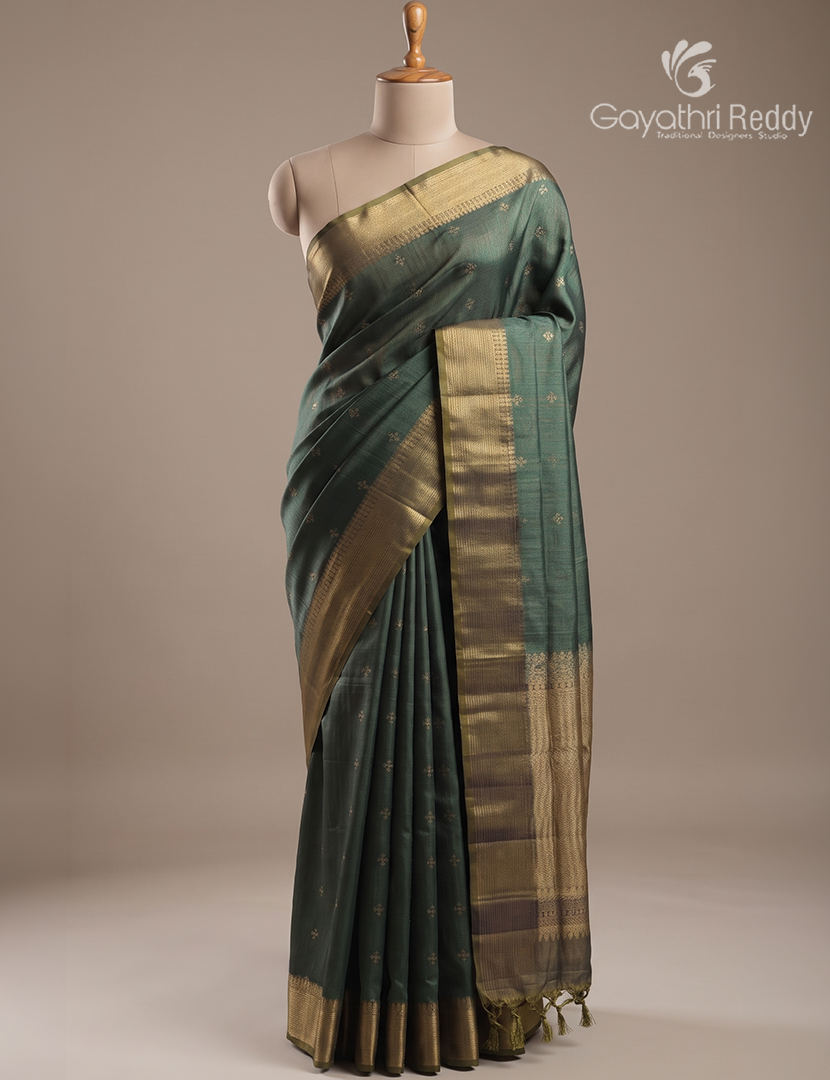 Pure  Kanchipuram Light Weight Silk Saree in Green and Mehendi Green